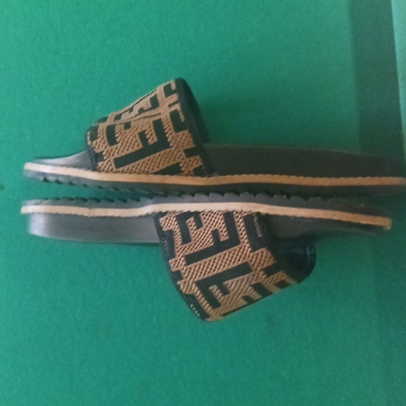 Fendi Roma slides - Picture 2 of 4